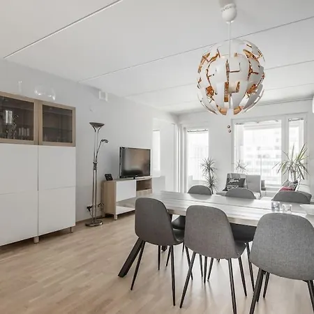 Kaunis Huoneisto Jatkasaaressa, Iso Parveke, Sauna, Ilmastointi, Autohallipaikka Helsingfors