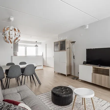 Kaunis Huoneisto Jatkasaaressa, Iso Parveke, Sauna, Ilmastointi, Autohallipaikka